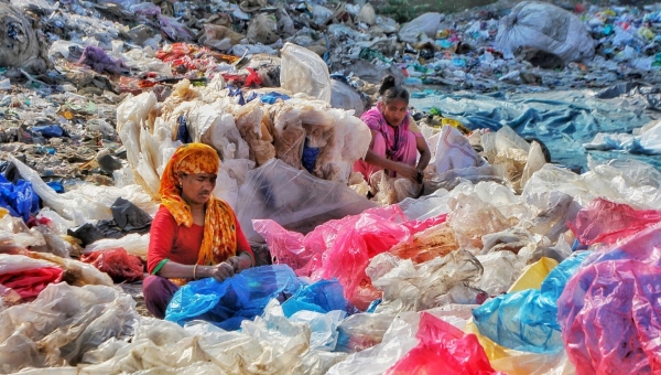 Η απάτη της ανακύκλωσης πλαστικών